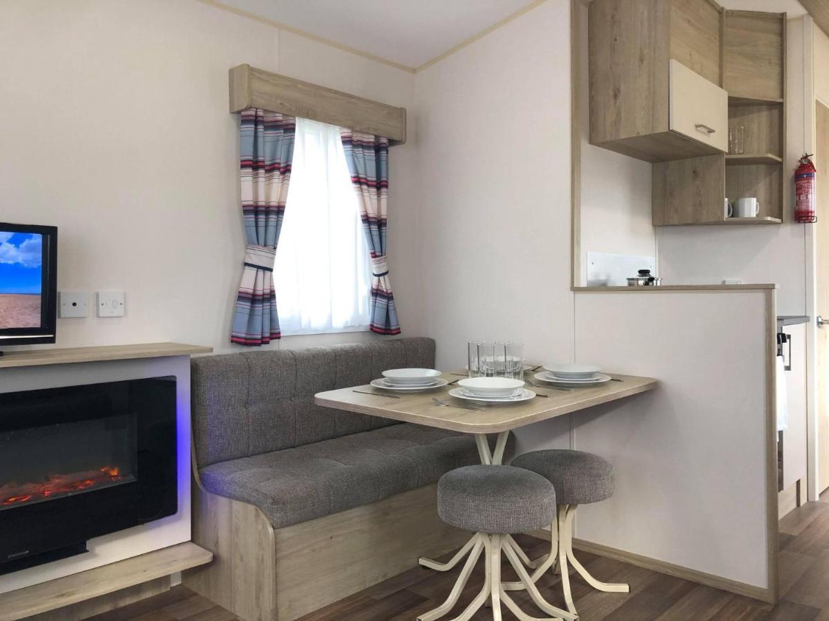 Ash Standard Holiday Home Чапел-Сент-Леонардс Экстерьер фото